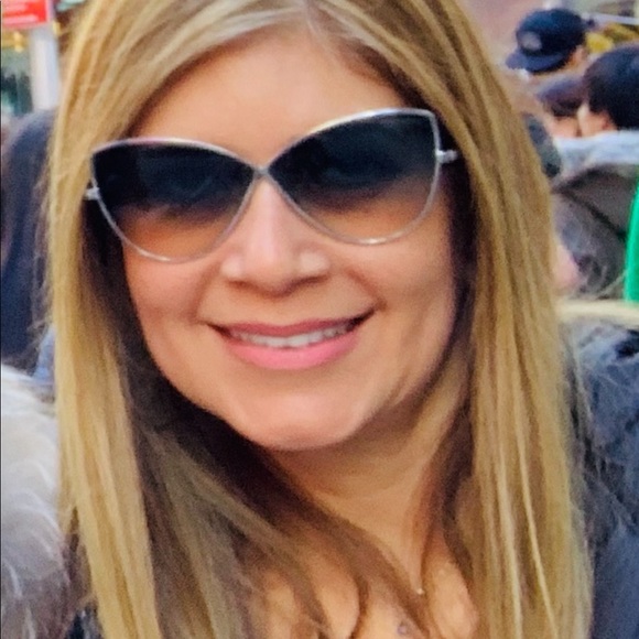 Meet your Posher, Danielle - Picture 1 of 1